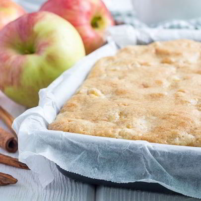 Пирог с яблоками и корицей