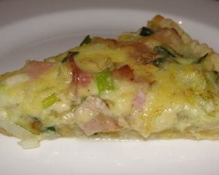 Пирог с зеленым луком и ветчиной