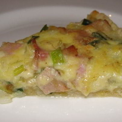 Пирог с зеленым луком и ветчиной