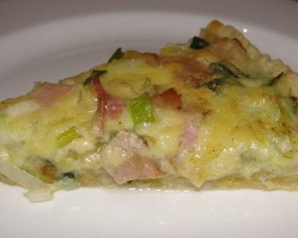 Пирог с зеленым луком и ветчиной