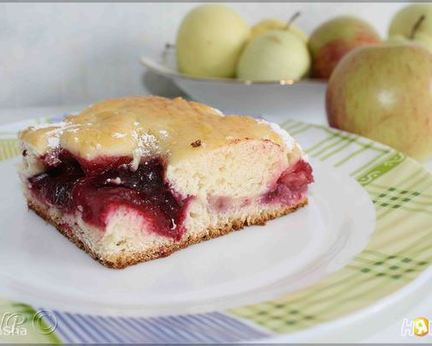 Пирог со сливами