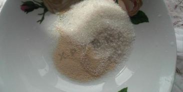 дрожжевые пирожки с зеленым луком и яйцом в духовке