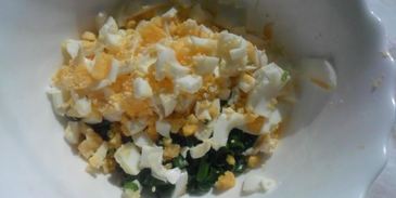 дрожжевые пирожки с зеленым луком и яйцом в духовке