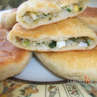 Пирожки из дрожжевого теста с яйцом, луком и рисом