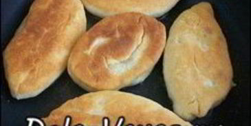 пирожки из дрожжевого теста с яйцом, луком и рисом