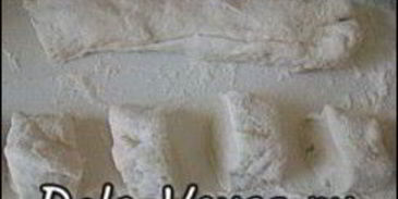 пирожки из дрожжевого теста с яйцом, луком и рисом