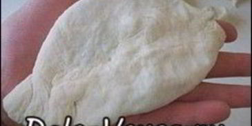 пирожки из дрожжевого теста с яйцом, луком и рисом