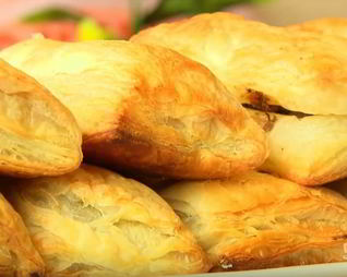 Пирожки из слоеного теста с печенью