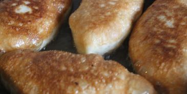 пирожки с гречкой, беконом и яйцом