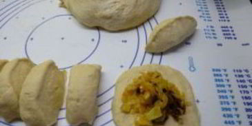 пирожки с грибами и капустой