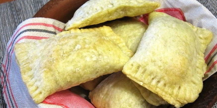 Рецепт пирожков с капустой из слоеного теста