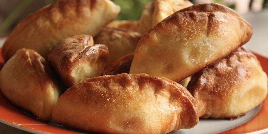 Рецепт пирожков с колбасой в духовке