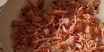 пирожки с колбасой в духовке