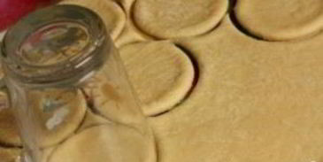 пирожки с колбасой в духовке