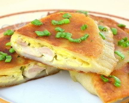 Пирожки с курицей и сыром