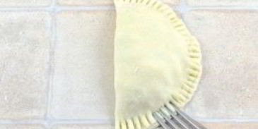 пирожки с курицей и сыром