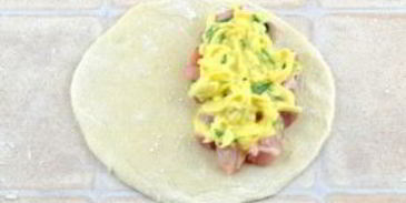 пирожки с курицей и сыром