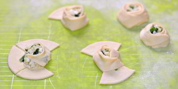 пирожки с щавелем, яйцом и рисом