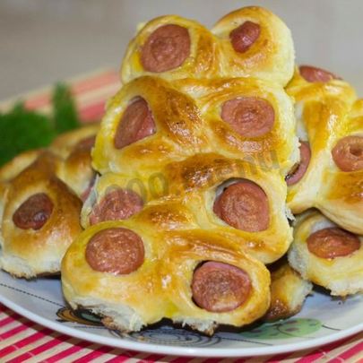 Пирожки с сосиской в духовке Гусеницы