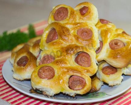 Пирожки с сосиской в духовке Гусеницы