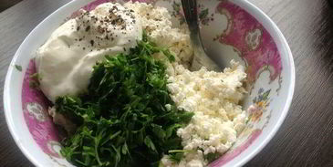 пирожки с творогом, салями и сыром