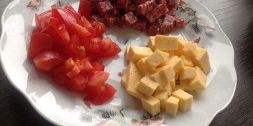 пирожки с творогом, салями и сыром