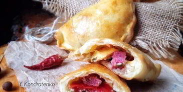 пирожки с творогом, салями и сыром