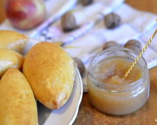 Пирожки с яблочным повидлом