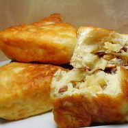 Рецепт Пирожков с яблоками и изюмом на сковороде