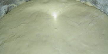 пирожки с яблоками и изюмом на сковороде