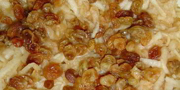 пирожки с яблоками и изюмом на сковороде