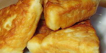 пирожки с яблоками и изюмом на сковороде