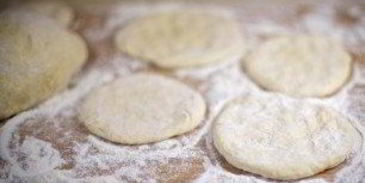 пирожки, жареные на сковороде