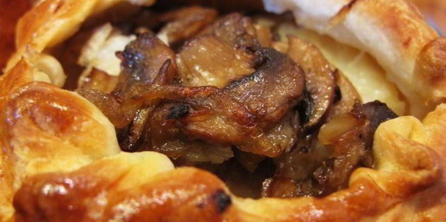 Рецепт слоеных пирожков с рыбой, грибами и рисом