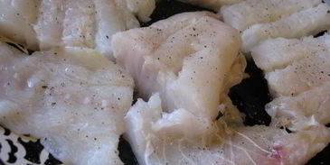 слоеные пирожки с рыбой, грибами и рисом