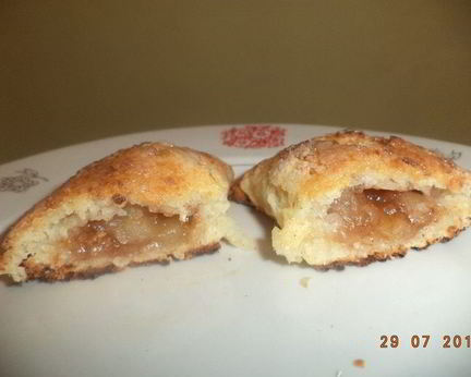 Творожные пирожки с яблоками и корицей