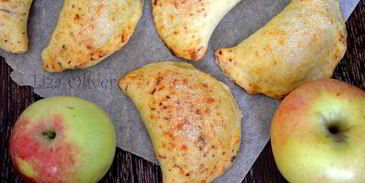 яблочные пирожки из сырного теста