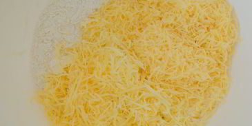 яблочные пирожки из сырного теста