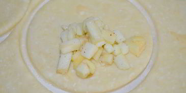 яблочные пирожки из сырного теста