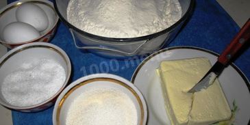 жареные пирожки с яблоками на сковороде