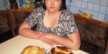 жареные пирожки с яблоками на сковороде