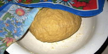 жареные пирожки с яблоками на сковороде