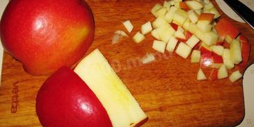 жареные пирожки с яблоками на сковороде