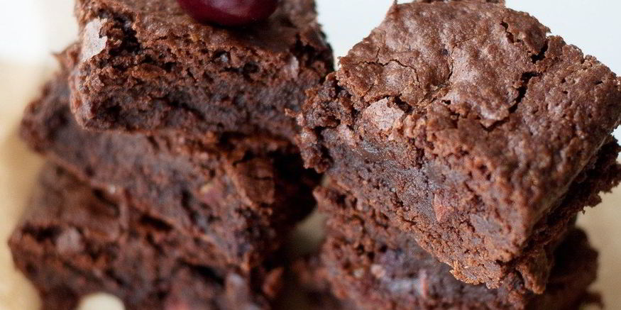 Рецепт брауни с вишней и миндалем