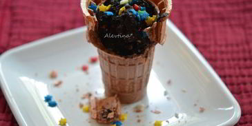 брауни в вафельном стаканчике