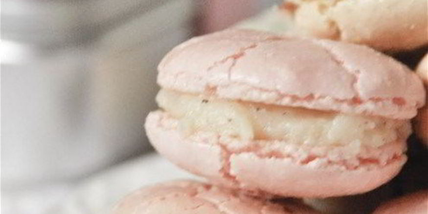 Рецепт клубничных пирожных макарон