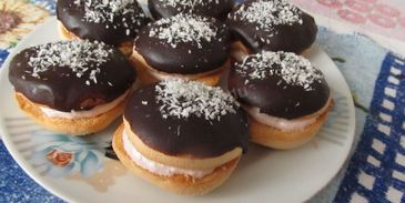 пирожное буше глазированные с малиново-ореховым кремом