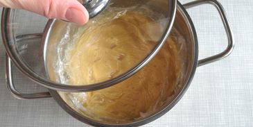 пирожные шу с тестом кракелин, заварным кремом дипломат и свежей малиной