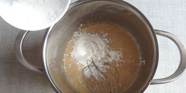 пирожные шу с тестом кракелин, заварным кремом дипломат и свежей малиной