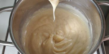 пирожные шу с тестом кракелин, заварным кремом дипломат и свежей малиной